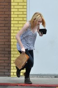 Dakota Fanning leaving Chipotle after lunch in Studio City - August 1, 2010 16afa491214304