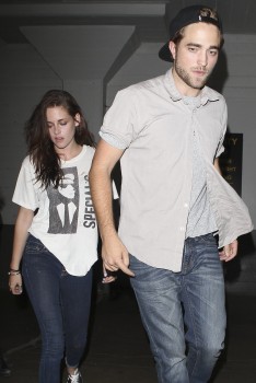 Robsten - Imagenes/Videos de Paparazzi / Estudio/ Eventos etc. - Página 8 41d6ed202344906