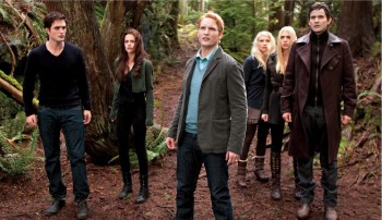 9 Agosto- "Breaking Dawn - Parte 2" en la Portada de EW Magazine: Entrevista + Nuevos Stills ***EDITADO + TRADUCCIÓN*** 3eb57f205117578