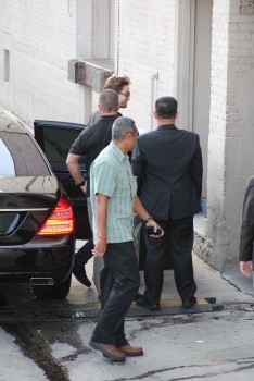 23 Agosto - Megapost: Robert en Jimmy Kimmel Live!  D5e040207298158