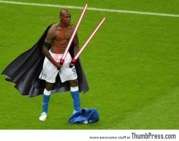 deuxième petit jeu - Page 40 Mario-Balotelli-The-Photoshop-Version-2-630x497