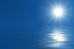 DESVELADO EL MISTERIO DEL TRIANGULO DE LAS BERMUDAS Sol-brillante-en-el-cielo-azul-sobre-el-mar-33577551