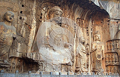 grutas de Longmen  Estatuas-de-boedha-en-las-cuevas-de-longmen-en-china-48103887