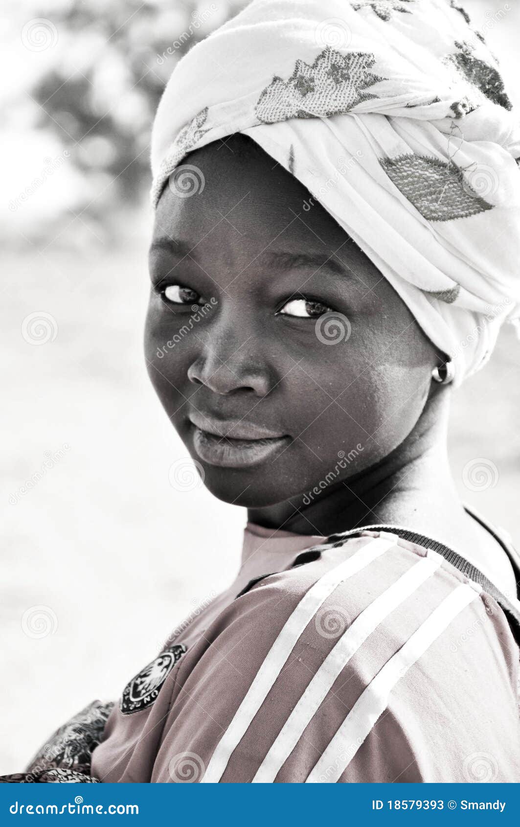 .. un viaje a la sabana africana ... - Página 12 Retrato-blanco-y-negro-de-mujeres-africanas-18579393