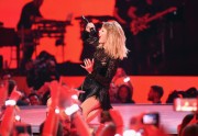 Тейлор Свифт (Taylor Swift) performs at the Super Saturday Night Concert at Club Nomadic, 04.02.2017 (15xHQ) A431da590524253