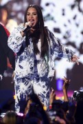 Деми Ловато (Demi Lovato) performing Sorry Not Sorry at the iHeartRadio Music Festival in Las Vegas, 23.09.2017 (46xHQ) D24392617731803