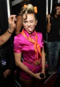 Майли Сайрус (Miley Cyrus) MTV Video Music Awards, California, 27.08.2017 (121xHQ) 04ab30590525273