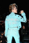 Майли Сайрус (Miley Cyrus) MTV Video Music Awards, California, 27.08.2017 (121xHQ) 7ad94a590529553