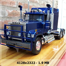 MT: Mack Superliner - ITALERI 1:24 114650d1c64475db523baffcabc9e06bo