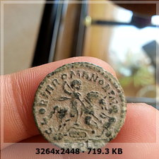 AE3 de Magnencio. GLORIA ROMANORVM. Emperador a caballo alanceando a bárbaro. Ceca Lugdunum. 22098b1f0a457c6187b265e0e6936acao