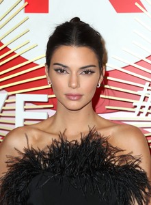 Kendall Jenner  - Sayfa 2 0797f81027688584