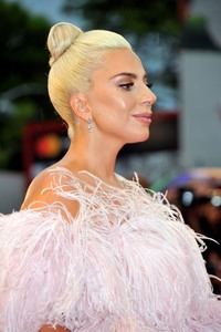 Lady Gaga             D37965966499594