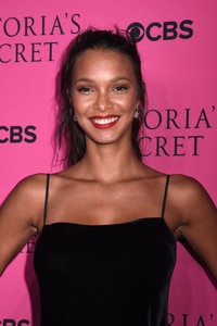 Lais Ribeiro  090e43905012504