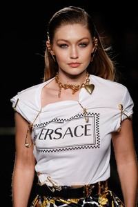 Gigi Hadid - Sayfa 3 Fcb3791051879394