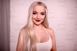 Dove Cameron D7666f902036234