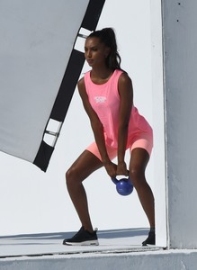 Jasmine Tookes - Sayfa 2 Fc51cd1047598554