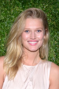 Toni Garrn De843a1024452944