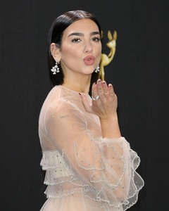 Dua Lipa        7668031035139214