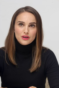 Natalie Portman 768bc61032538374