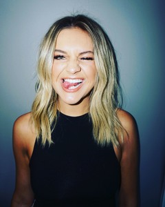 Kelsea Ballerini  6c5715962695104