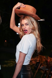 Stella Maxwell  3860ca962722684