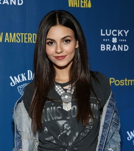 Victoria Justice 54cce5939021754