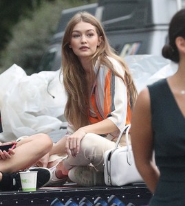 Gigi Hadid - Sayfa 2 Fffb6c971896434