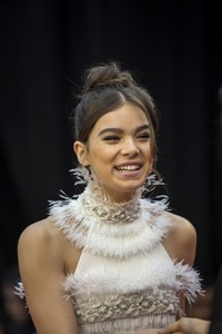 Hailee Steinfeld F089ef943945354