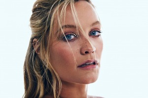 Laura Whitmore  D9f956920996214