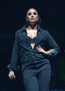 Деми Ловато (Demi Lovato) performing at Free Radio Live in Birmingham, 11.11.2017 (16xHQ) Edb494656406883