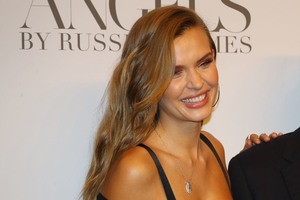 Josephine Skriver 7040d4971654324