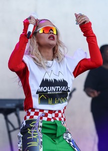 Rita Ora     49d32b907874974