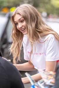 Gigi Hadid - Sayfa 3 229b981033834634