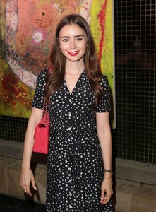 Lily Collins 15a93a971588324