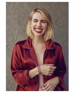 Emma Roberts 2e00fe996670654