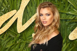 Stella Maxwell  9c1e1d906150464