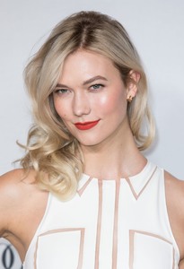 Karlie Kloss 98fb3a904969744