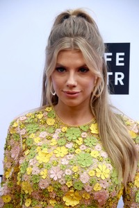 Charlotte McKinney  084bcc927675644