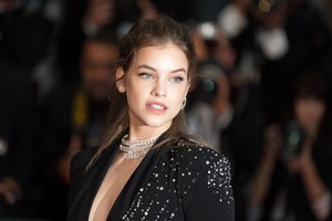 Barbara Palvin  7d7fc7897865064