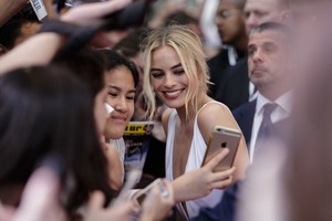 Margot Robbie F51231902569704