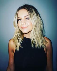 Kelsea Ballerini  41ea7f962695234