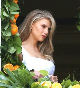 Charlotte McKinney  928cbf951100994