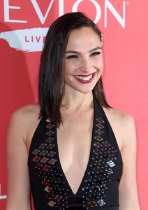 Gal Gadot  68b84b902368284