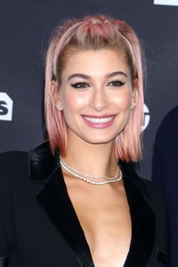 Hailey Baldwin 5251ad897724024