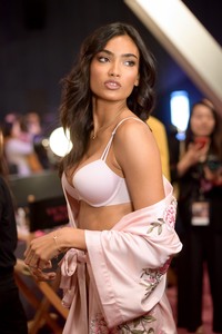 Kelly Gale 4da947905002544