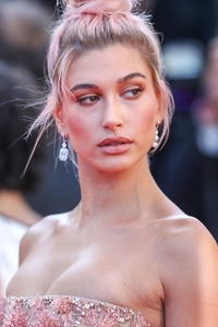 Hailey Baldwin 388ce9899366044