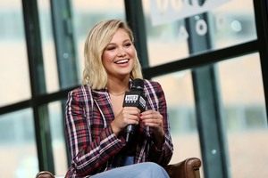 Olivia Holt 841deb894187754