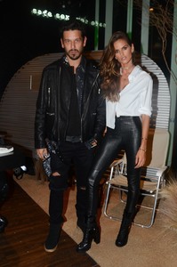 Izabel Goulart  Ad6f49930809684