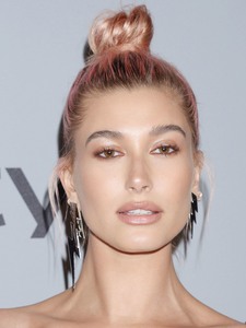 Hailey Baldwin Cee0da904409914