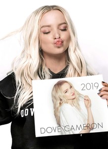 Dove Cameron 11fda2986931144